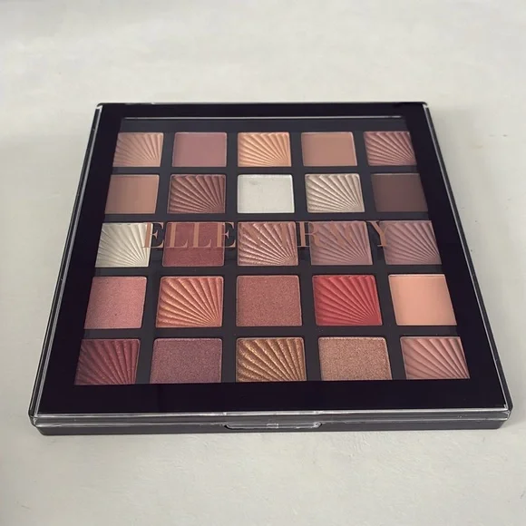 Ellen Tracy Professional Eyeshadow Palette - Picture 2 of 4